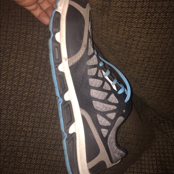 RedWing Aluminum toed tennis shoes - Picture 3 of 5